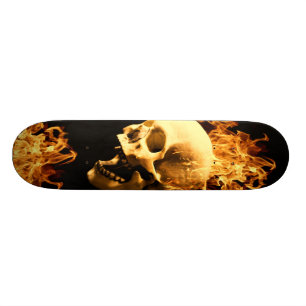 lodernder Schädel Skateboard