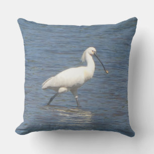 Löffler beim Gehen im See Wurfkissen Kissen