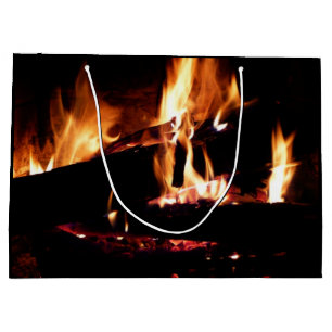 Loggt sich in der Feuer-Feuer-Fotografie ein Große Geschenktüte