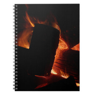 Loggt sich in der Feuer-Feuer-Fotografie ein Notizblock