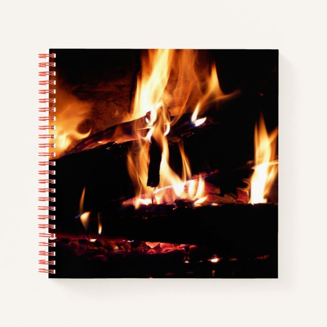 Loggt sich in der Feuer-Feuer-Fotografie ein Notizbuch (Vorderseite)