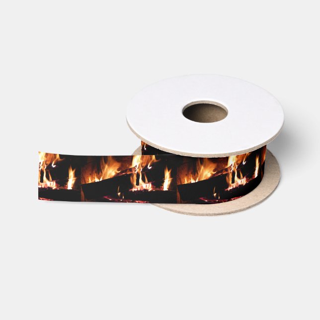 Loggt sich in der Feuer-Feuer-Fotografie ein Satinband (Spule)