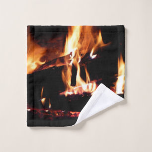 Loggt sich in der Feuer-Feuer-Fotografie ein Waschlappen