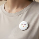 Logo-Branding Button<br><div class="desc">Mit einem personalisierten Button mit Logo oder Bild bleibend beeindrucken. Diese Schaltfläche ist ideal für das Branding von Unternehmen, Events oder den persönlichen Flair. Sie ist eine einfache, auffällige Möglichkeit, Ihre Marke zu fördern oder sich auszudrücken. Button es auf Jacken, Taschen oder Lanyards, um Ihre Botschaft überall zu teilen. Ideal...</div>