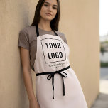 Logo-Branding für Unternehmen Rosa Schürze<br><div class="desc">Entdecken Sie den Inbegriff personalisierter Professionalität mit unseren maßgeschneiderten Schürze, die exklusiv auf das Wesen Ihrer Marke zugeschnitten sind! Unsere hochwertigen Schürze sind nicht nur eine Schutzüberlagerung, sondern auch ein Beweis für die einzigartige Identität Ihrer Marke. Mit Ihrem personalisierten Firmenlogo, elegant bestickt oder bedruckt, dienen diese Schürze als wandelnder Beweis...</div>