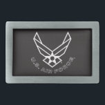 Logo der Luftwaffe - Schwarz Rechteckige Gürtelschnalle<br><div class="desc">Dieses Design zeichnet sich durch das ikonische Air Force Logo-Set vor einem auffallend blauen Hintergrund aus. Das gepflegte und patriotische Aussehen verkörpert die Ehre,  den Stolz und die Tradition der United Staaten Air Force und eignet sich somit hervorragend für die Unterstützung und Anerkennung des Militärdienstes.</div>