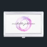 Logo des Designers "Luxe Pink Painted Circle" Visitenkarten Dose<br><div class="desc">Ein Bio gestrichener Kreis in rosa und lila Farbtönen wird zu einem luxuriösen Logo auf diesem Designer Visitenkartengehäuse. Personalisieren Sie Ihre Daten mit Ihrem Namen oder Firmennamen. Auch gut als eine stilvolle Geschenkidee. Kunstwerk und Design bis 12.01 Uhr,  ein Boutique-Design-Studio. © 1201AM CREATIVE</div>
