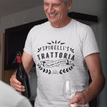 Logo des Personalisierten Restaurants der italieni T-Shirt<br><div class="desc">Geben Sie dem italienischen Koch,  Koch oder Feinschmecker in Ihrem Leben ein einzigartiges Geschenk mit diesem personalisierten Restaurant Logo tee! Das Shirt ist Vintag gestaltet und steht in der eigenen italienischen Trattoria für Ihren Liebsten. Design lautet: "[Name's] Trattoria,  Authentische italienische Küche,  etabliert [Jahr Ihrer Wahl]".</div>