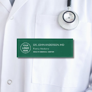 Logo einer grünen Klinik für ärztliche Gesundheits Namenschild