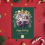 Logo für das Foto von Weihnachtsgrün Feiertagspostkarte<br><div class="desc">Elegante Weihnachtskarten für Unternehmen feiern die Saison mit unseren modernen Weihnachtskarten im grünen Hintergrund, die speziell für Unternehmen entwickelt wurden. Personalisieren Sie sich mit dem Foto und Logo Ihres Unternehmens gerahmt in einem goldenen Weihnachtsbaum für ein festliches, berufliches Aussehen. Fügen Sie Ihren Firmennamen und einen persönlichen Gruß auf der Vorderseite...</div>