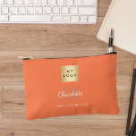 Logo für die Korallenwirtschaft Zubehörtasche<br><div class="desc">Korallenfarbener Hintergrund,  weißer und grauer Text. Personalisieren und fügen Sie Ihr Firmenlogo,  Vorname,  Monogramm-Initialen und vollständigen Namen hinzu.</div>