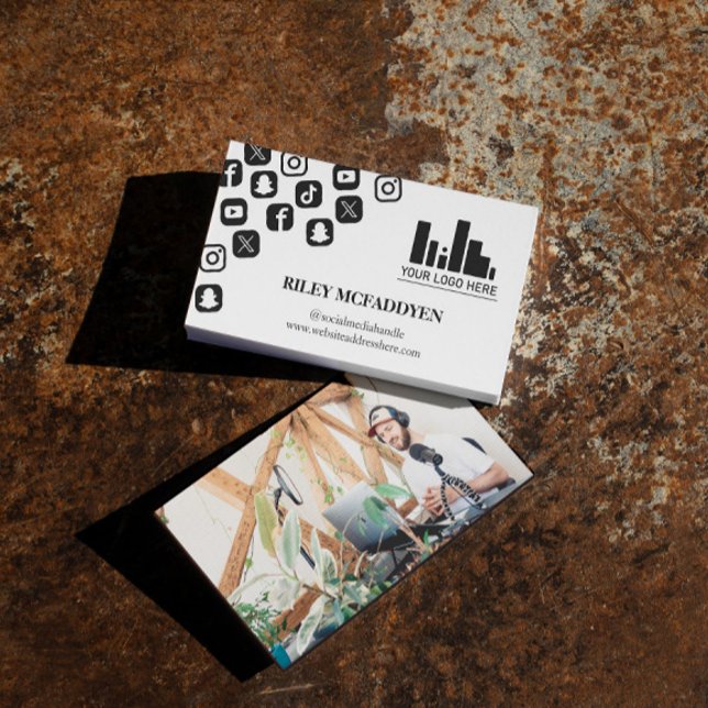 Logo-Influencer-Podcasterin Visitenkarte (Von Creator hochgeladen)