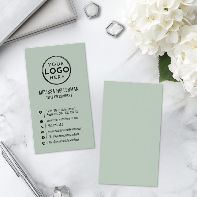 Logo Minimal Modern Vertikal Hellgrün Visitenkarte (Logo Minimal Modern Vertical Sage Green Business Card)