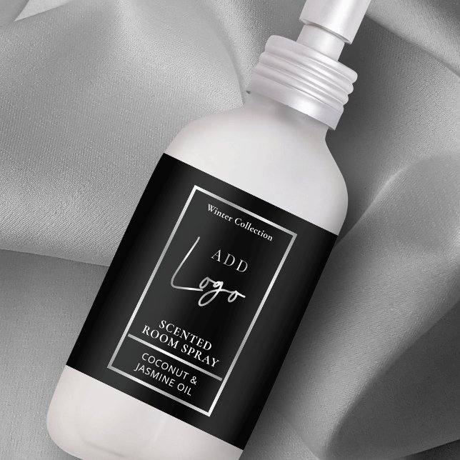 Logo moderne Black & Silver Salle Spray Étiquette  (Black and silver spray bottle wraparound label with custom logo, ingredients and safety instructions)