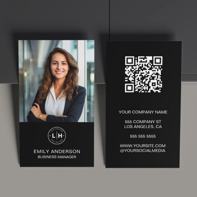 Logo personnalisé noir moderne Carte de visite pho (Modern Black Custom Logo QR Photo Vertical Business Card by MINTIC DESIGN STUDIO)