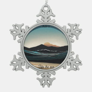 Logo von Fierce Minimalistisch Monta Beach Ocean W Schneeflocken Zinn-Ornament