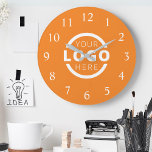 Logo-Werbemarke für kundenspezifische Unternehmen Große Wanduhr<br><div class="desc">Fügen Sie Ihr individuelles Firmenlogo hinzu,  um eine einzigartige Wanduhr zu schaffen. Macht ein großartiges Werbegeschenk oder ein Firmengeschenk für Kunden,  Verkäufer,  Mitarbeiter oder andere Spezialisten. Wählen Sie aus verschiedenen Uhrformen und Größen. Keine Mindestmenge,  keine Einrichtungsgebühren.</div>