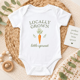 Lokal angebaute kleine Sprossen-Karotten-Baby-Body Baby Strampler
