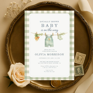 Lokal angebaute, salbeigrüne Gingham-Baby-Party Einladung