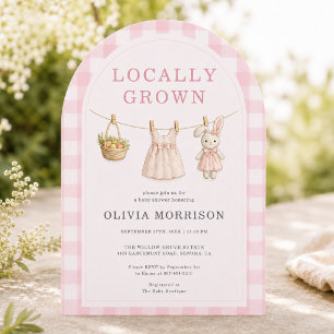 Lokal gewachsene rosa Mädchen-Gingham-Baby-Party Einladung
