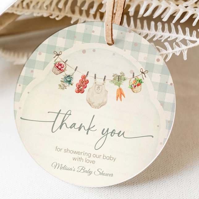 Lokal gezüchtete Baby Bauern Market Baby Shower Geschenkanhänger (Farmers market baby shower favor tag with rustic locally grown baby design)