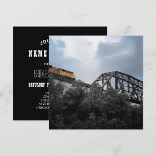 Lokomotive-Zug, der die Brücke überquert Einladung