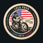 Lolo Pass Idaho Motorrad Magnet<br><div class="desc">Lolo Pass in einem Vintagen,  bedrückten Stilemblem gemacht. Es ist eine landschaftliche Fahrt,  die in Idaho und Montana zu finden ist.</div>