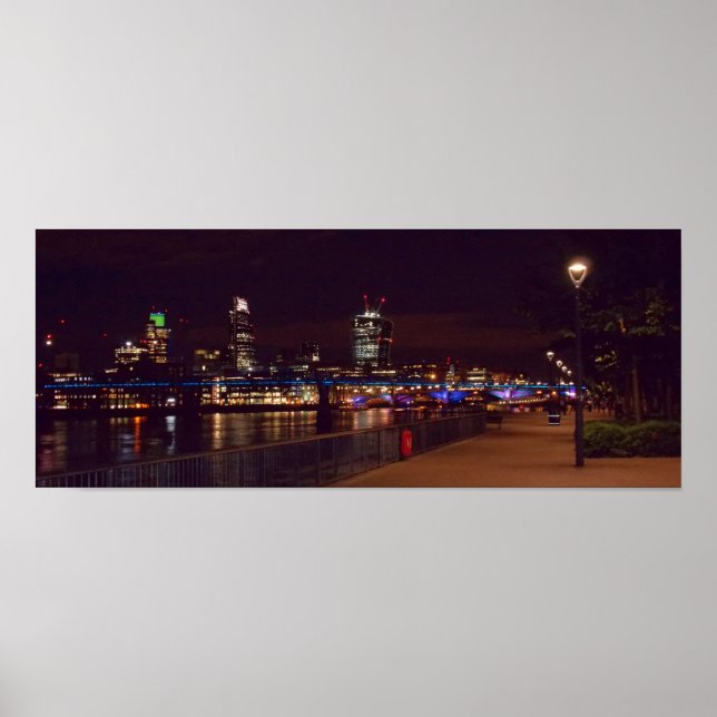 London Skyline & Millennium Bridge Poster (Vorne)