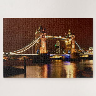 London & Tower Bridge in der Nacht, England /Großb