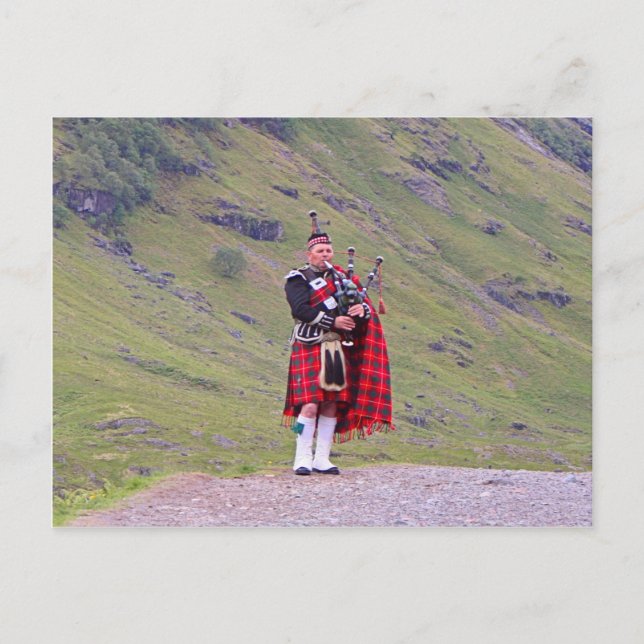 Lone Scottish bagpiper, Highlands, Schottland Postkarte (Vorderseite)