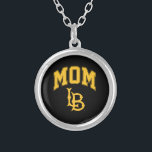 Long Beach Staat Mama Versilberte Kette<br><div class="desc">Karo diese California Staat University Long Beach Designs! Zeigen Sie Ihren California Staatsstolz mit diesen neuen Universitätsprodukten. Diese Geschenke machen die perfekte Geschenke für den Long Beach Student, Alumni, Familie, Freund oder Fan in Ihrem Leben. Alle diese Zazzle-Produkte sind mit Ihrem Namen, Klassenzimmer oder Club individuell einstellbar. Los Long Beach!...</div>