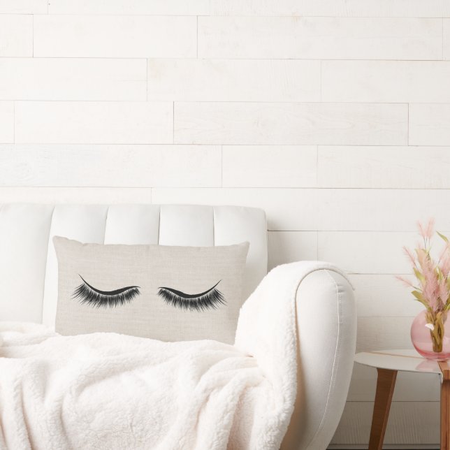 Long Black Eyelashes Lendenkissen (Liege)
