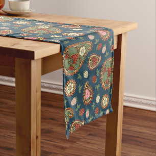 Long Chemin de table à motif paisley fraise