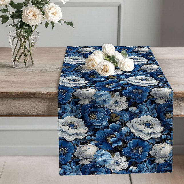 Long Chemin de table bleu et blanc Navy Flowers (Navy Flowers Blue and White Table Runner)