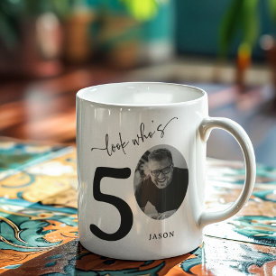 "Look Who's 50" Stilvolle 50. Geburtstag Kaffeetasse