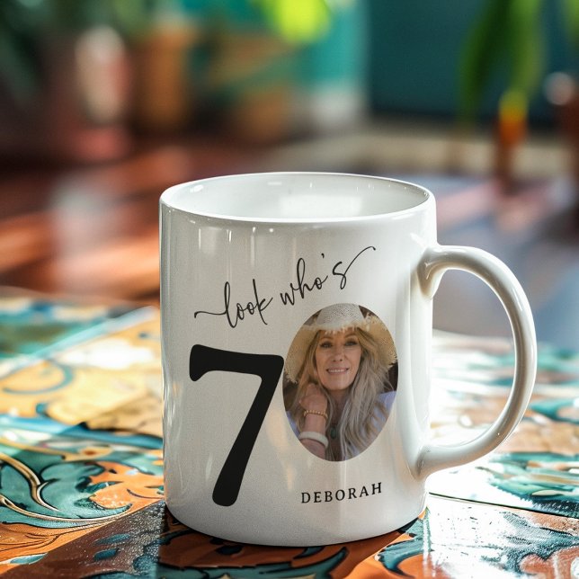 'Look Who's 70' Stilvoll 70. Geburtstag Kaffeetasse (Von Creator hochgeladen)