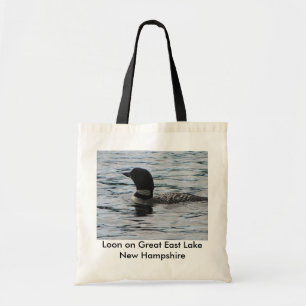 Loon auf großem Ostsee-New Hampshire Tragetasche