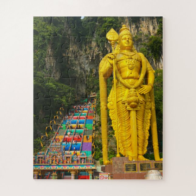 Lord Murugan & Treppe bei Batu Höhlen 2 (Vertikal)