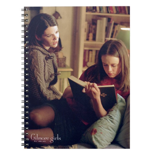 Lorelai and Rory Sitting in Bedroom Notizblock (Vorderseite)