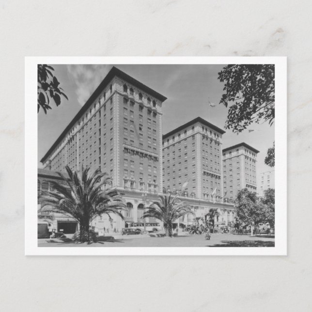 Los Angeles, CA View of Biltmore Hotel and Stree Postkarte (Vorderseite)