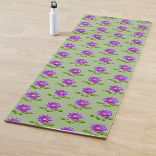 Lotosblumen und Seerosenblätter auf Lorbeergrün Yogamatte