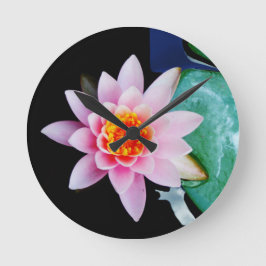 Lotoswasserlilien-Blume des heißen Rosas u. der Runde Wanduhr