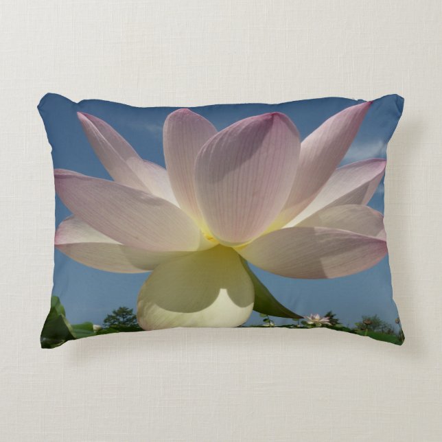 Lotus Blume und Blue Sky II Dekokissen (Vorderseite)