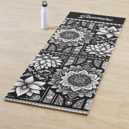 Lotus-Blume und -Mandalase in Schwarzweiß Yogamatte