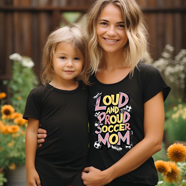 Loud & Proud Soccer-Mama T-Shirt (Von Creator hochgeladen)