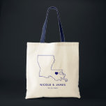 Louisiana Wedding Welcome Bag Tasche, Navy Blue Ma Tragetasche<br><div class="desc">Begrüßungsgeschenktasche mit Kartengrafik. Ihre Gäste werden in ihrem Hotel einchecken und diese Tasche mit den Leckereien,  die sie erwarten,  finden. Sie können das Herz mit der Funktion "Weiter anpassen" an den Ort Ihres großen Tages positionieren.</div>