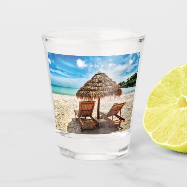 Lounge Chairs Beach throw Pillow Schnapsglas (Vorderseite)
