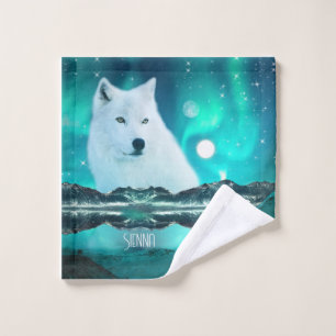 Loup arctique et nuit magique avec aurores boréale