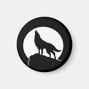 Loup hurlant avec un aimant rond de pleine lune