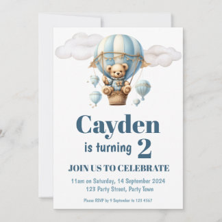 L'ours en peluche sur invitation d'une fête de bal